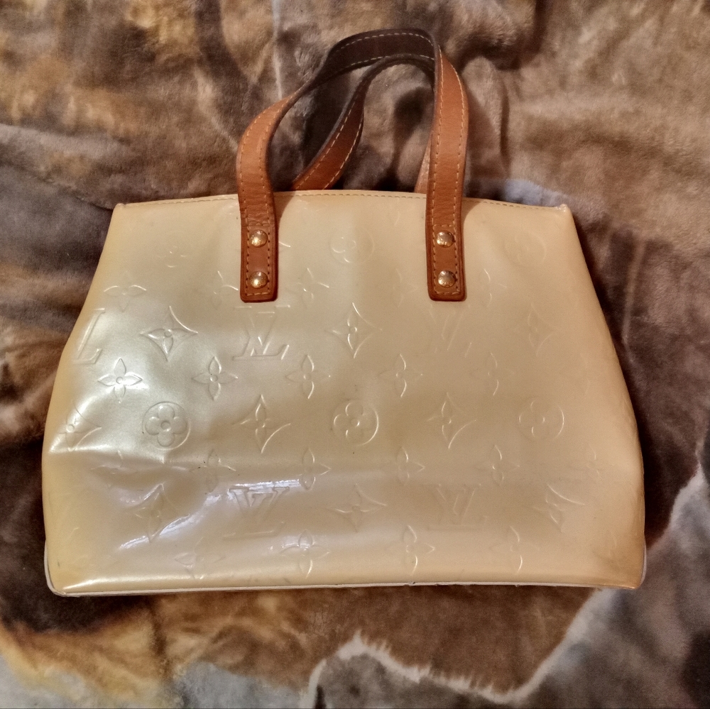 Louis Vuitton Reade Shoulder Bag PM Ivory Leather Monogram Vernis